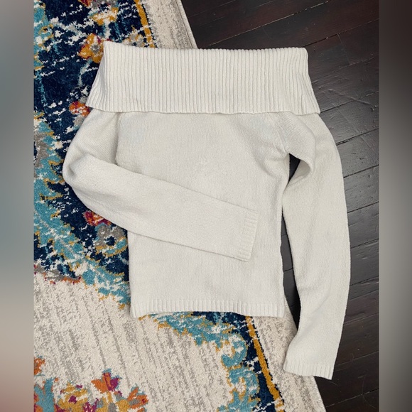 Geri Off-Shoulder Ribbed Sweater - Picture 4 of 6